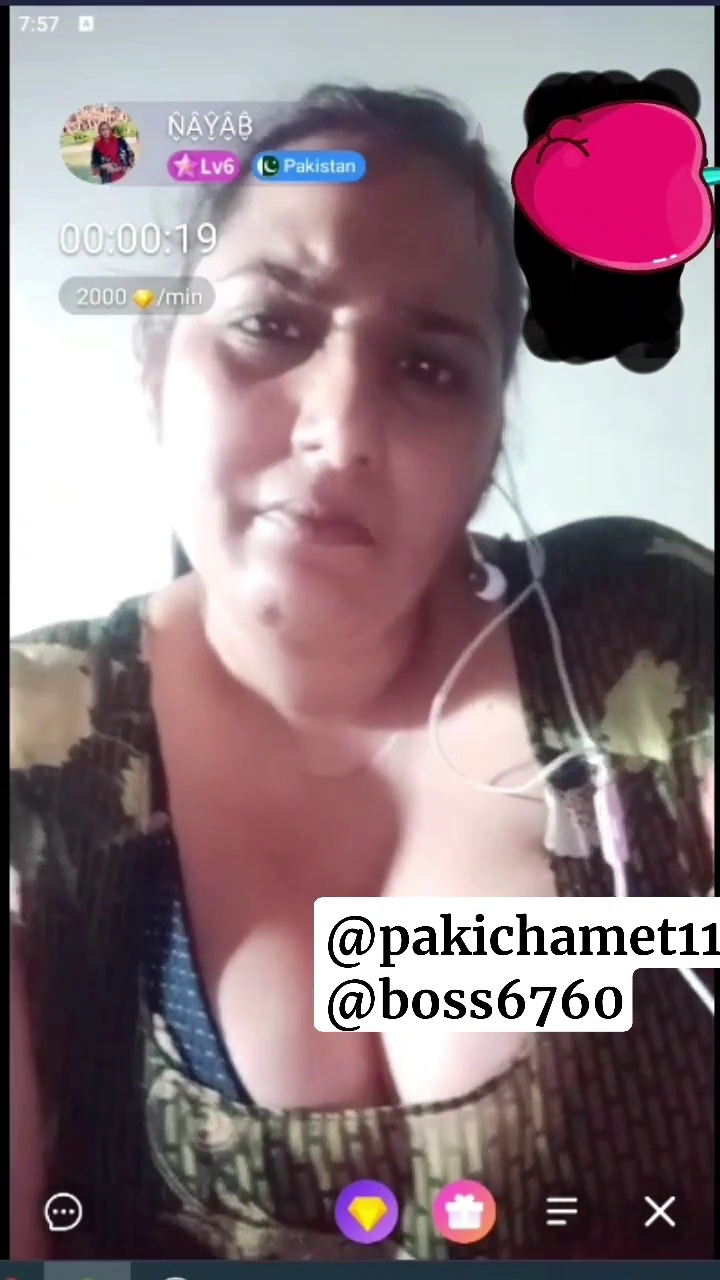 Nayab paki milf showing her big boobs on chamet live with face