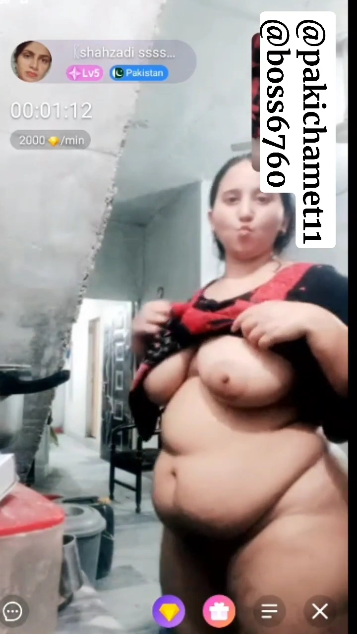 Shahzadi showing her big boobs and ass on chamet live with face