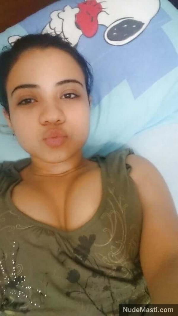 Newly married bhabhi showing her nude big boobs