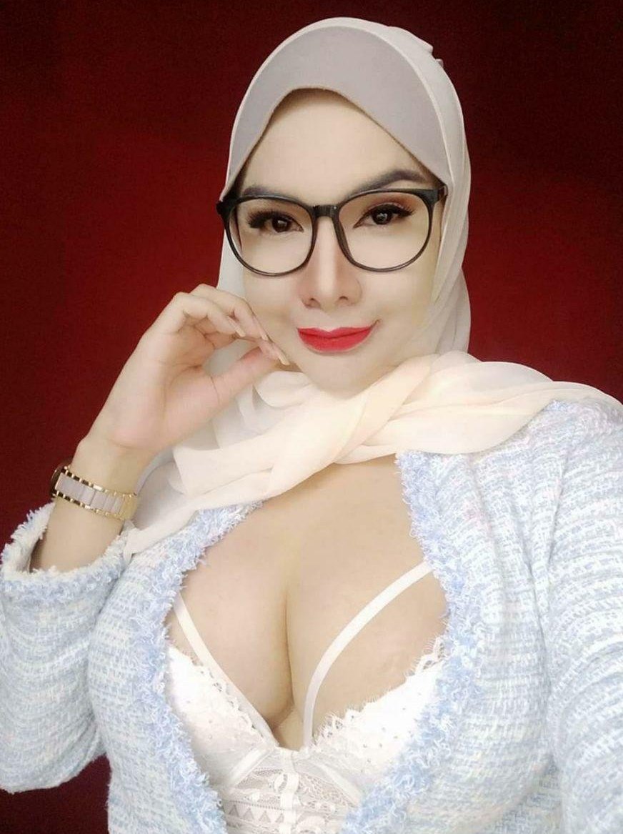 Jilbab Topless