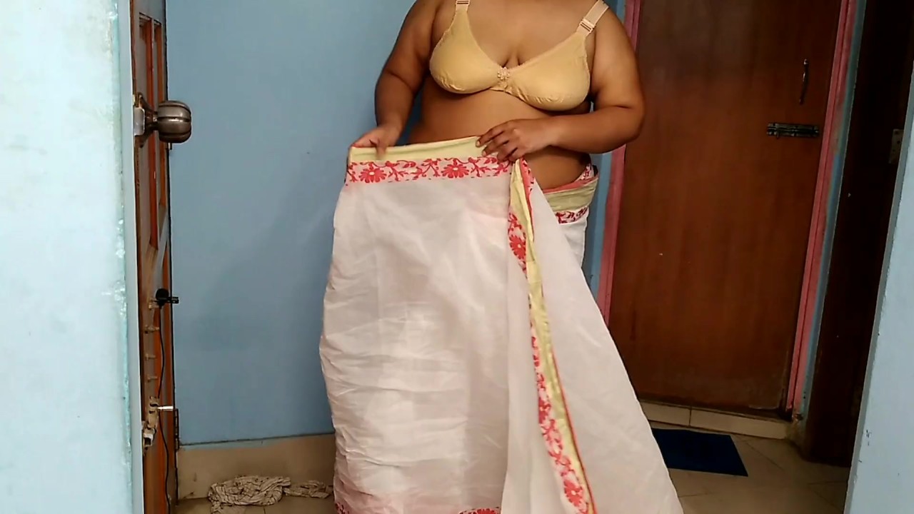 Get Hot after seeing Neighbor Aunty Wearing Saree