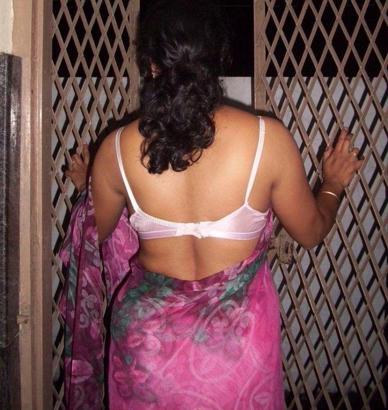 Saree wear antes nude show