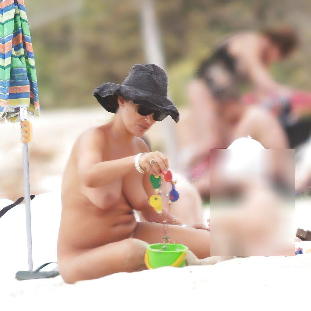 Camila Raznovich Nude Pussy And Tits On A Beach