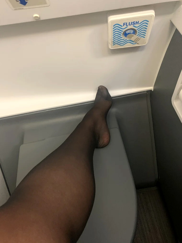 Footsieskyflyer OnlyFans profile photos and links