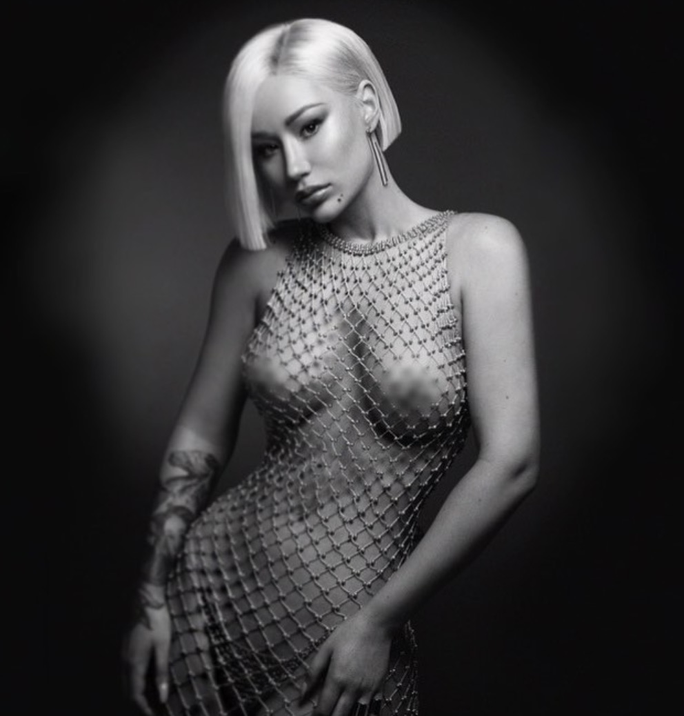 Iggy Azalea Drops Topless Photos on IG Says She Hasnt Given Up on Her Rap Career