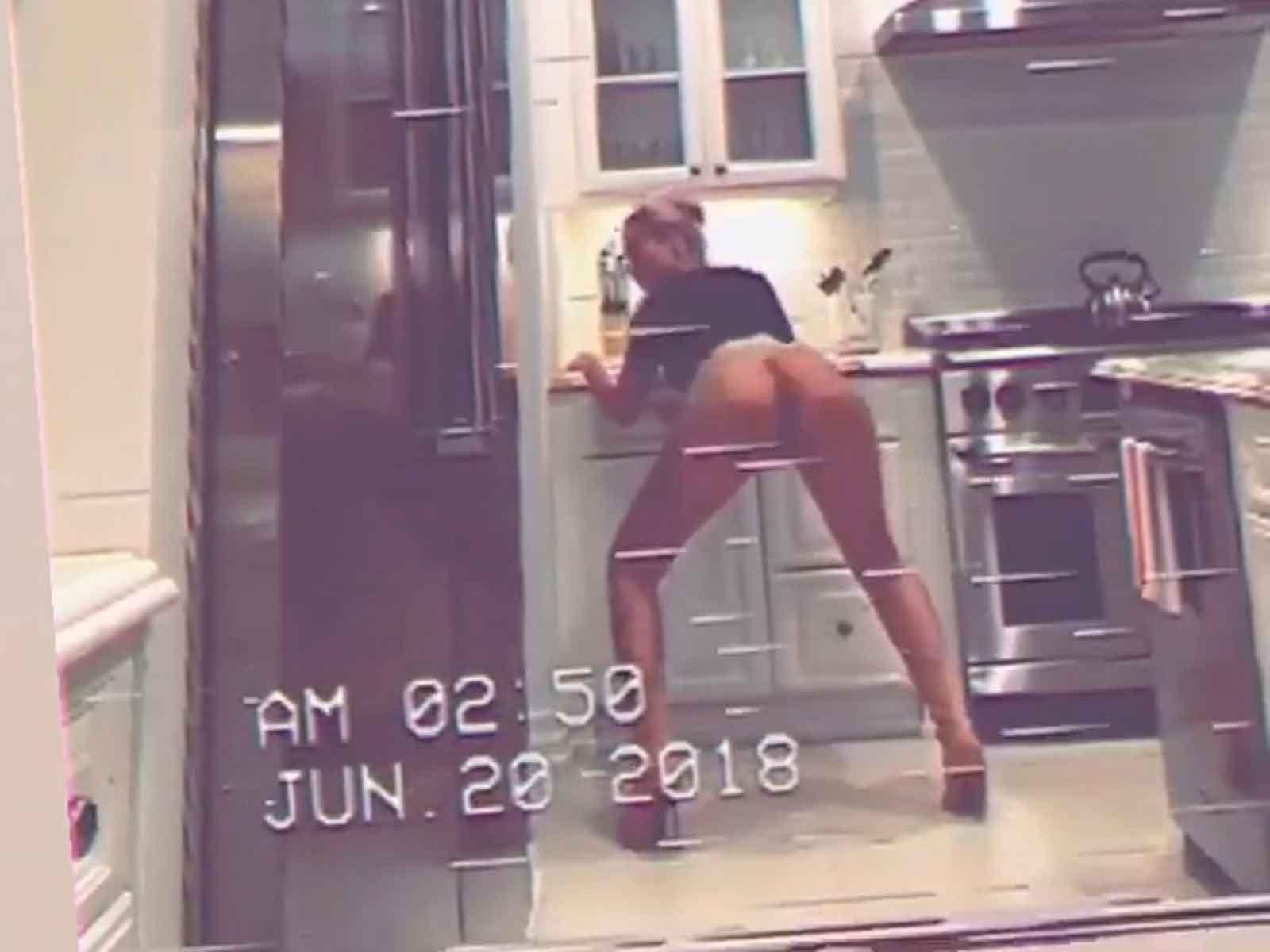 Crikey! Iggy Azalea Narrates Steamy Twerk Session à la National Geographic