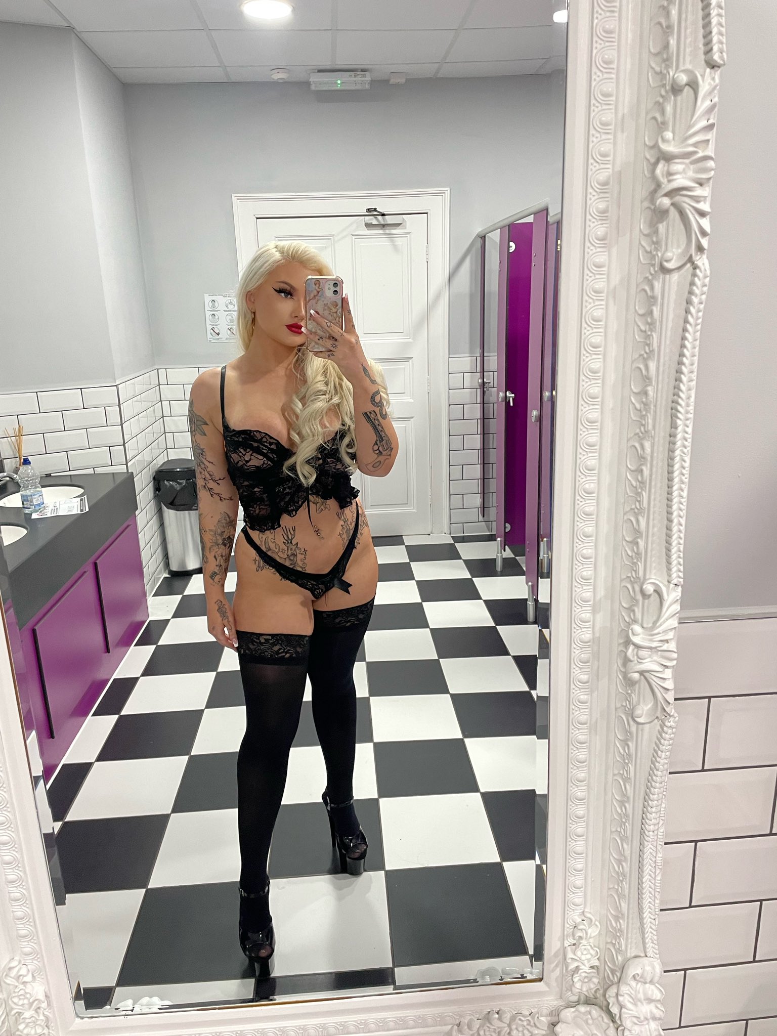 X Lowri Rose : I have filthy blowjob content posted to my page link in the comments