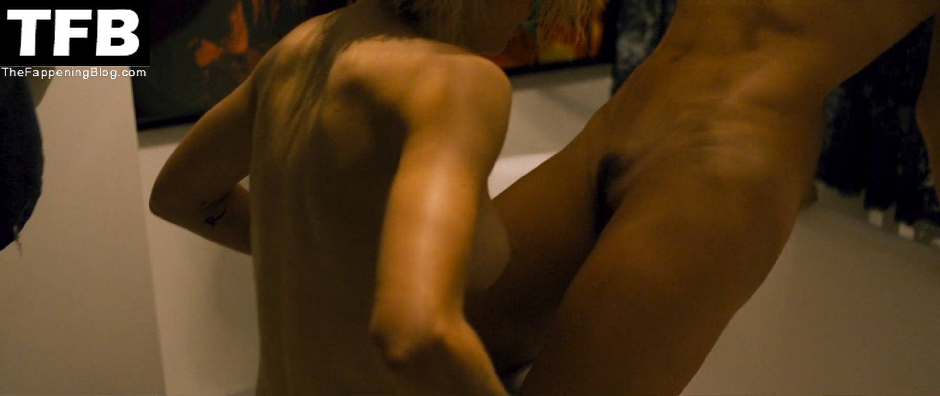 Natalie Krill Nude Sexy Collection