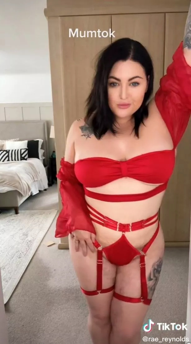 OnlyFans model wows fans in red lingerie declaring mums can do it too