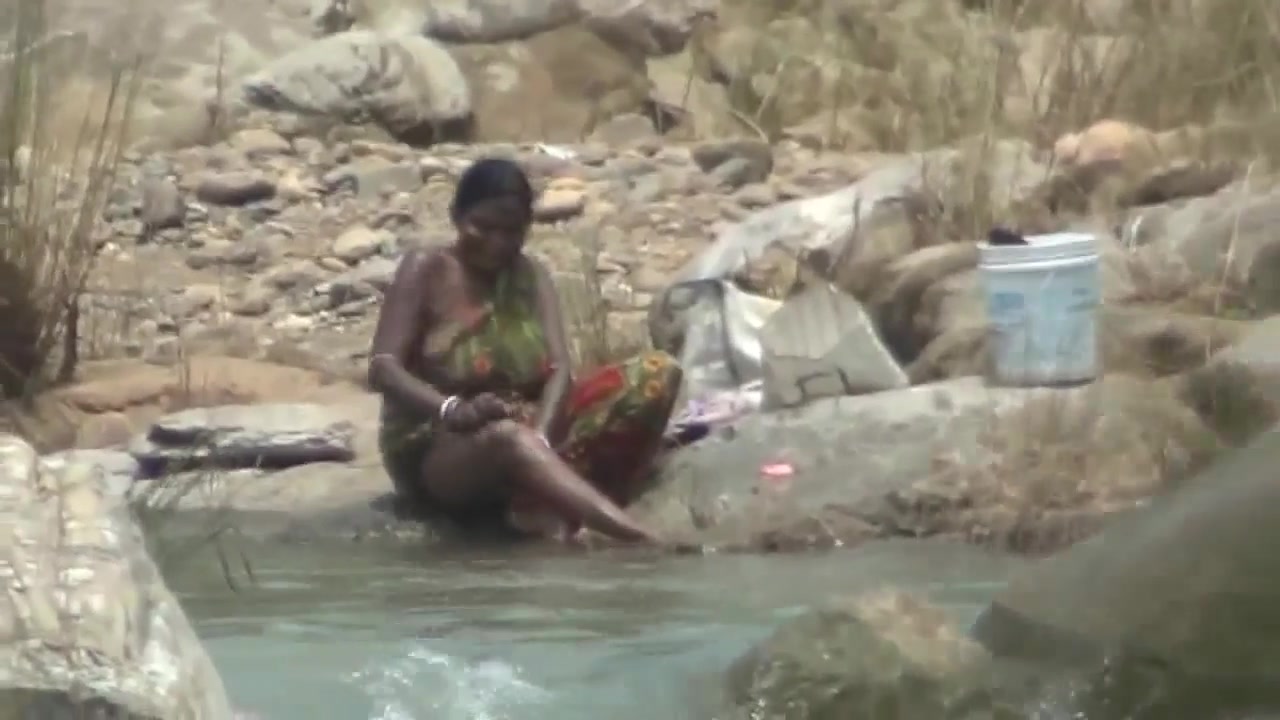 Naughty Desi Girls Full Nude Outdoor Bathing Captured On Hidden