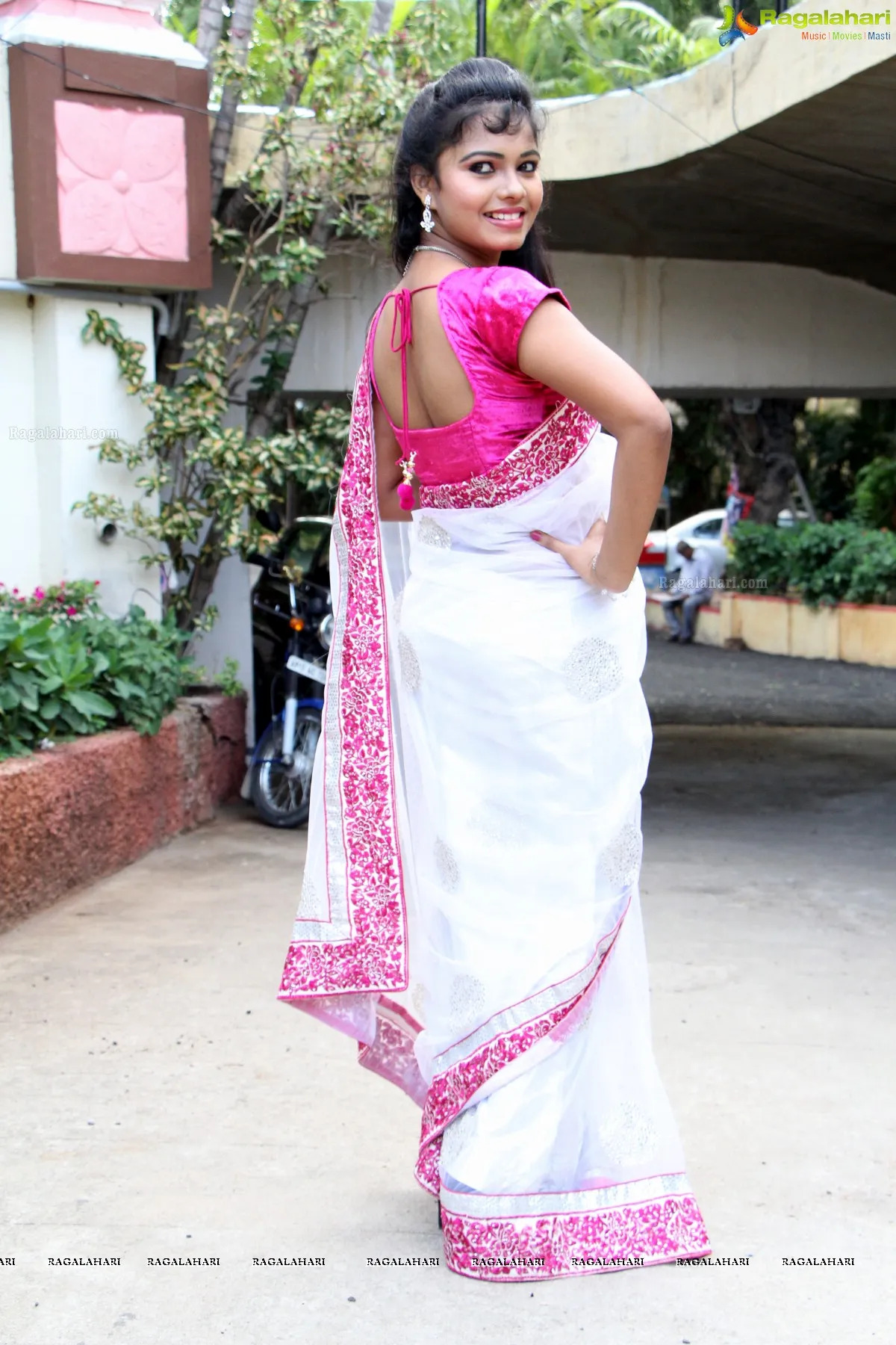 Saree Gaand Saree Xossip