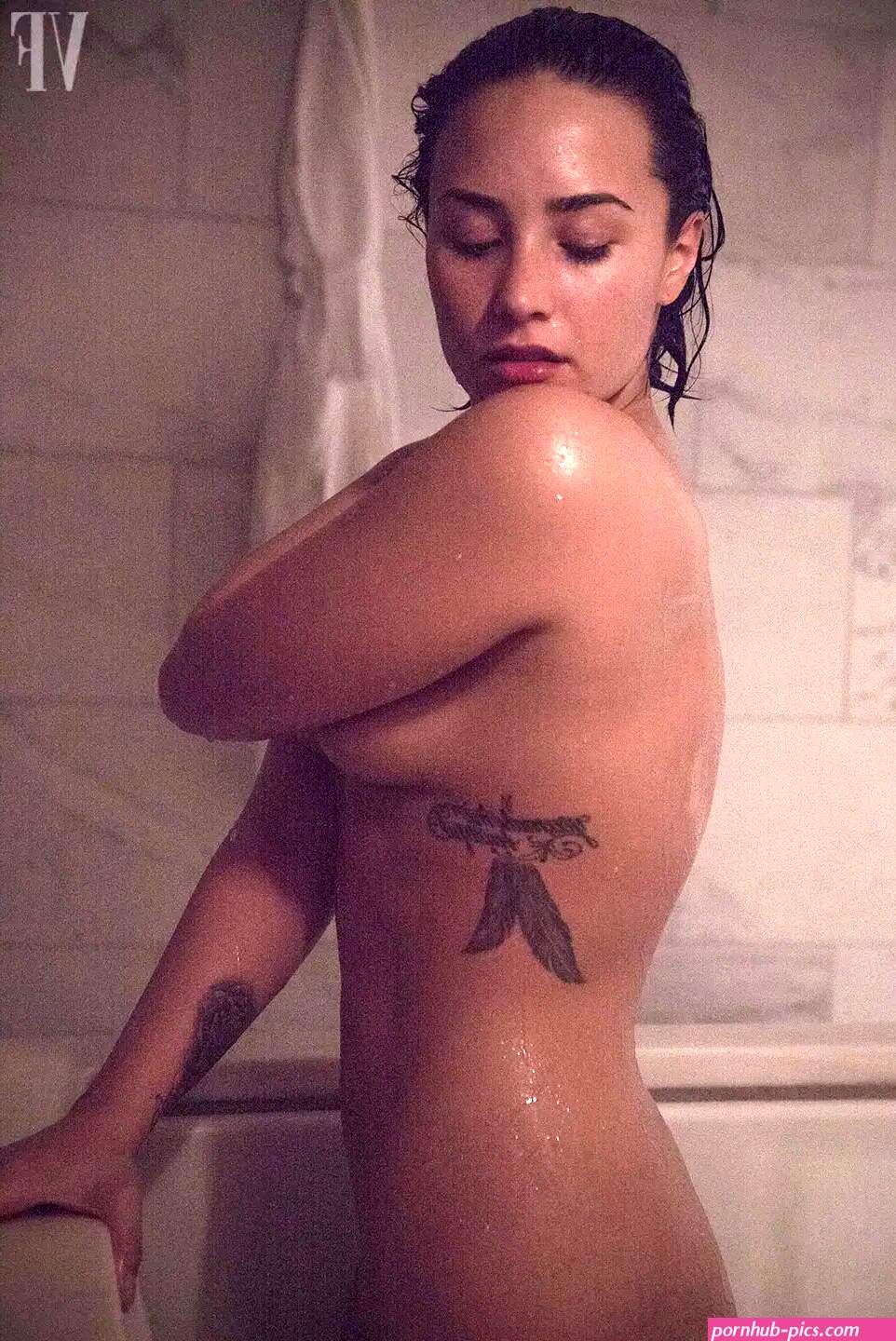 Demi Lovatos Spontaneous Nude Makeup-Free Photo Shoot