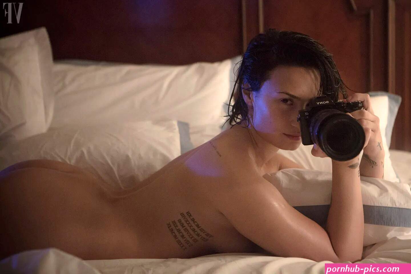 Demi Lovatos Spontaneous Nude Makeup-Free Photo Shoot