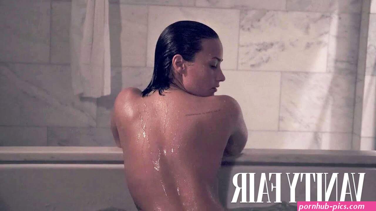 Demi Lovato Explains Her Nude No-Makeup Photo Shoot