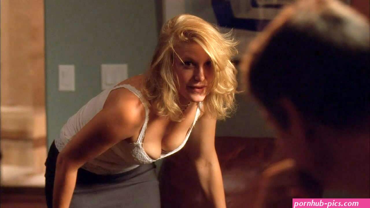 Naked Anna Gunn in Breaking Bad ANCENSORED