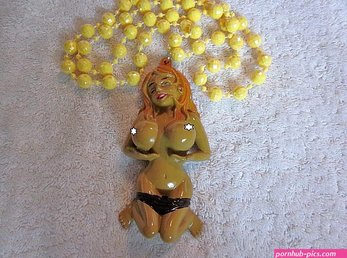 BOUNCING BOOBS MARDI GRAS BOBBLE NECKLACE GAG ITEM SPRING ACTION TITS B423