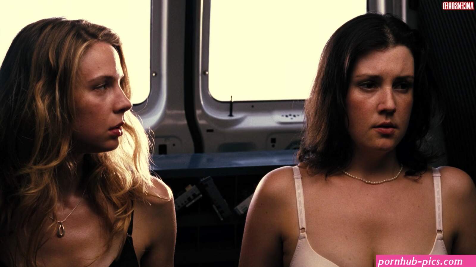Naked Melanie Lynskey in Park ANCENSORED