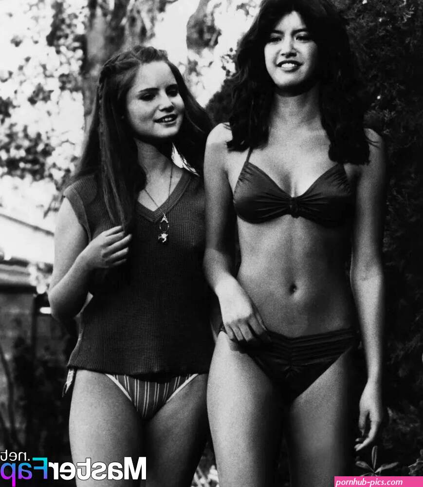 Phoebe Cates Nude OnlyFans Leak Picture QyNg5zBASq
