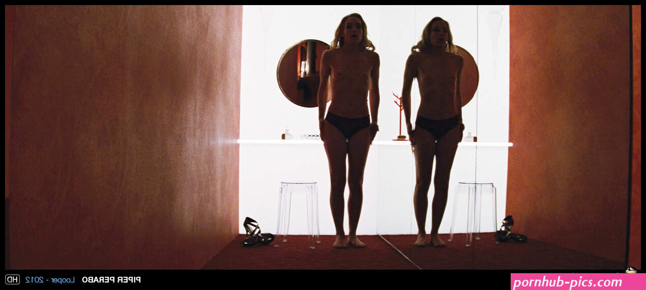Naked Piper Perabo in Looper ANCENSORED