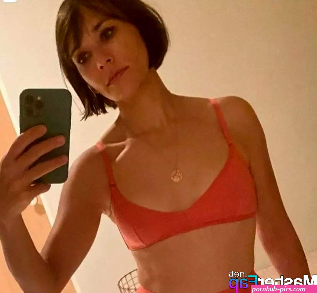 Rashida Jones Nude OnlyFans Leak Picture TtJ8lE8Q7p