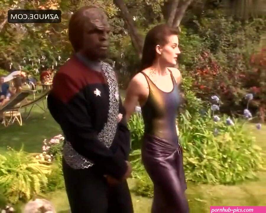 Terry Farrell Bikini fragment in Star Trek: Deep Space Nine
