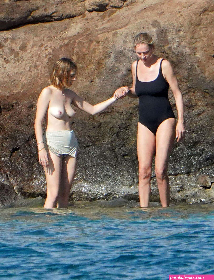 MAYA HAWKES TOPLESS WITH HER MOTHER UMA THURMAN