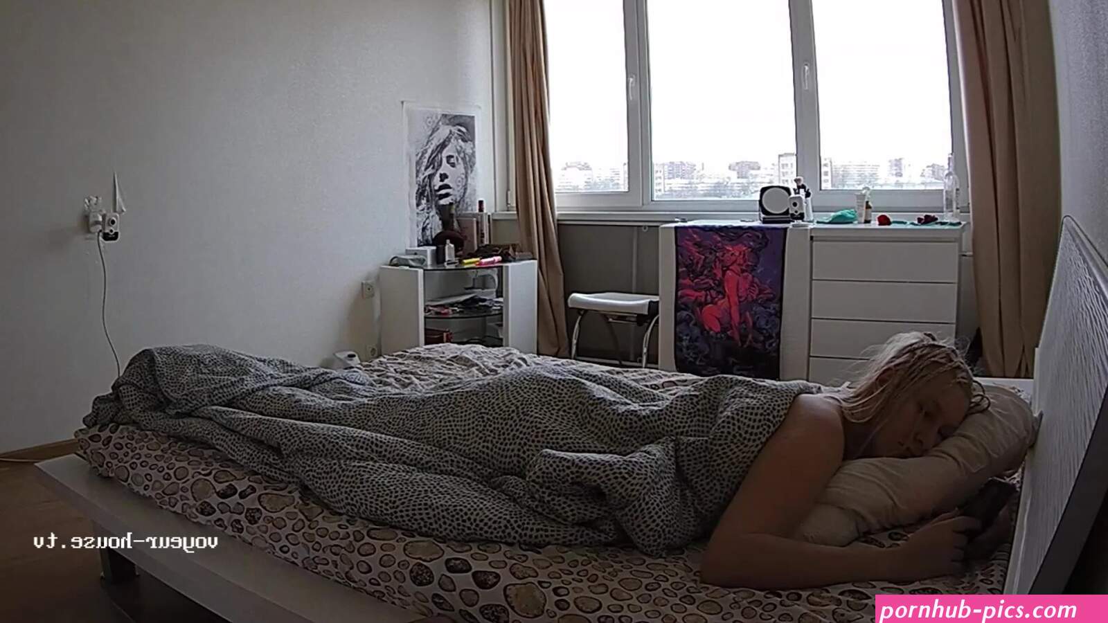 Candid Girl Gas: voyeur house farts