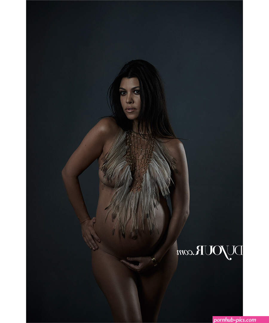 Kourtney Kardashian Poses for Naked Pictures While Pregnant