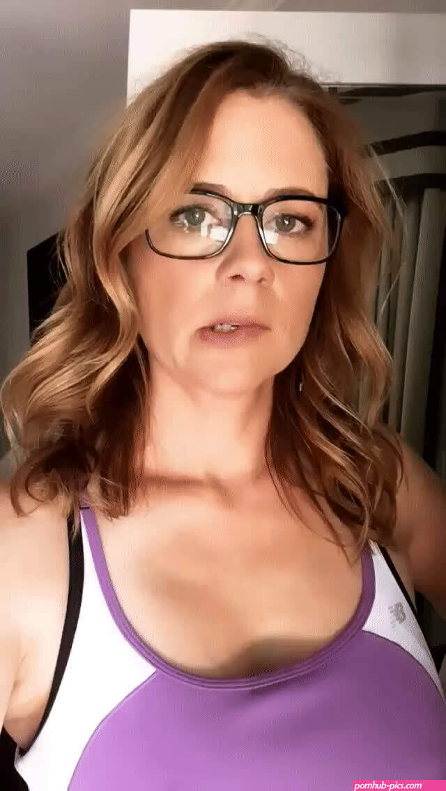 Nude celebs: Jenna Fischer wearing glasses and showing off her busty bosom in workout gear?! My cock is going to explode!