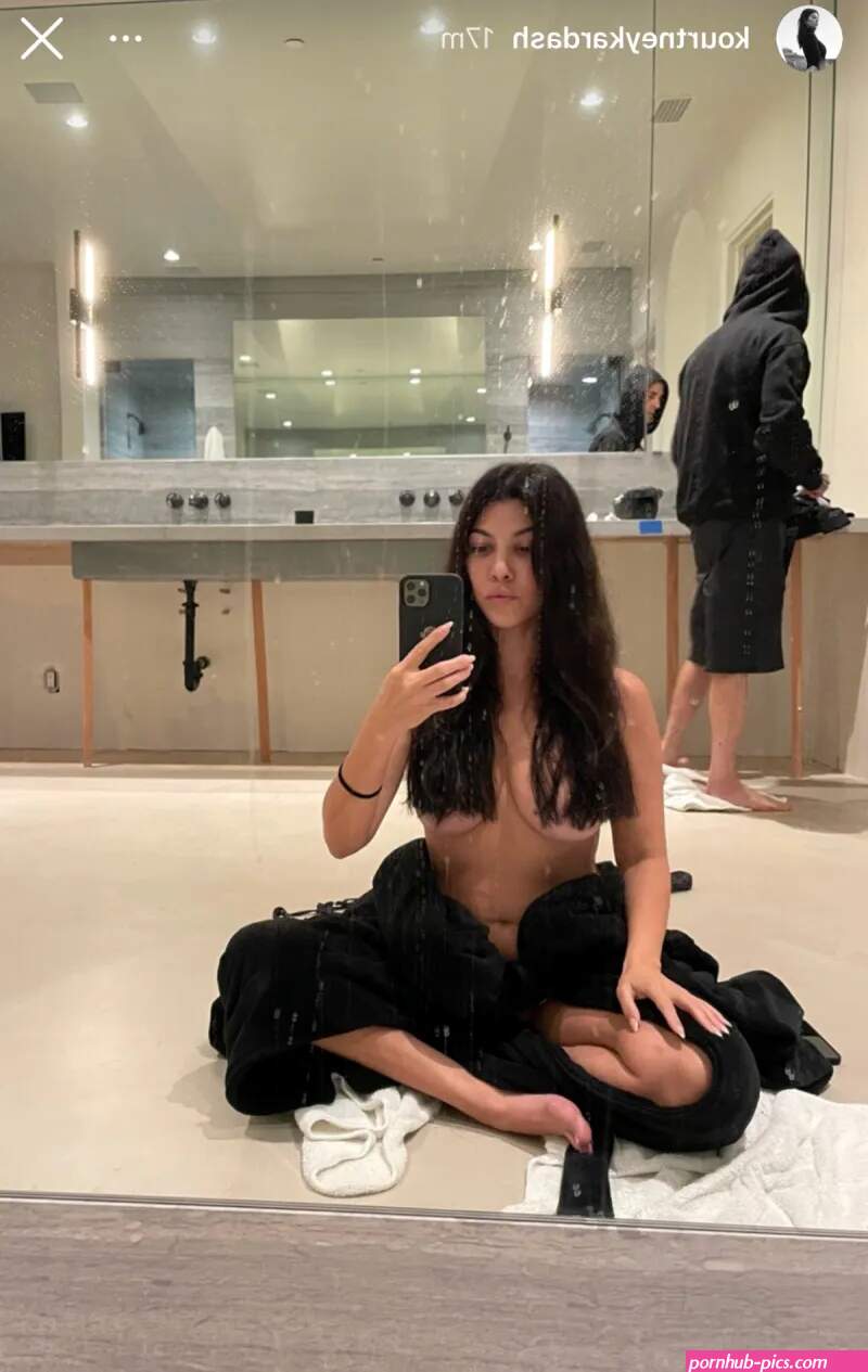 Kardashian-Jenner Womens Sexiest Nude Pictures: Topless More