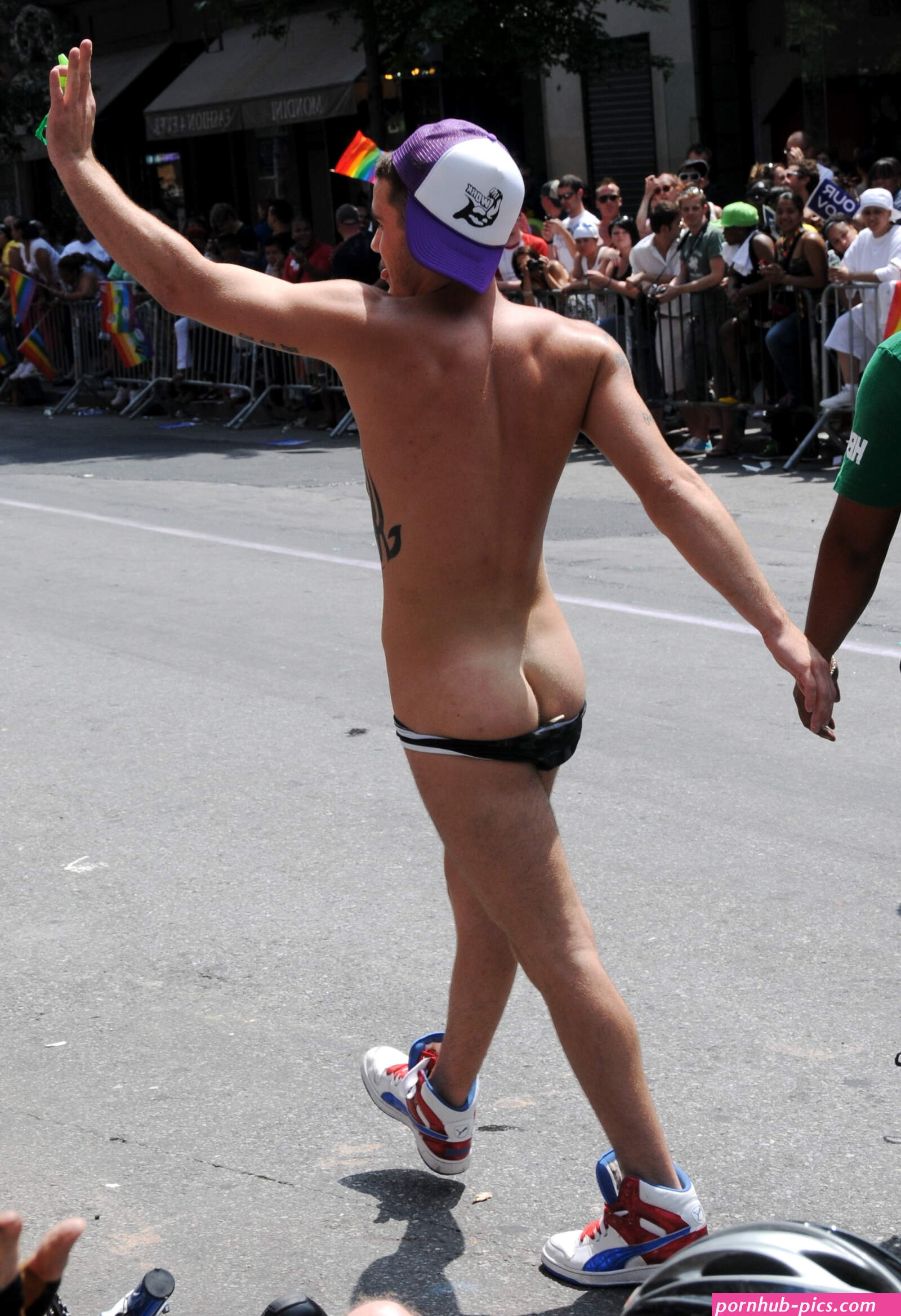 File:Butt Naked Boy 5.jpg
