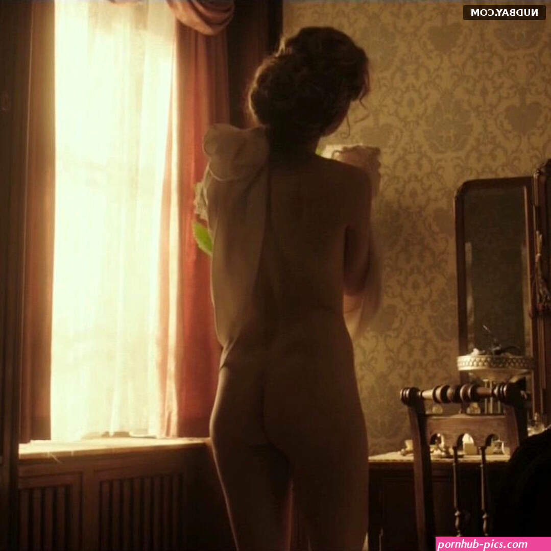 Sylvia Hoeks nude ass in Het Meisje en de Dood 2012