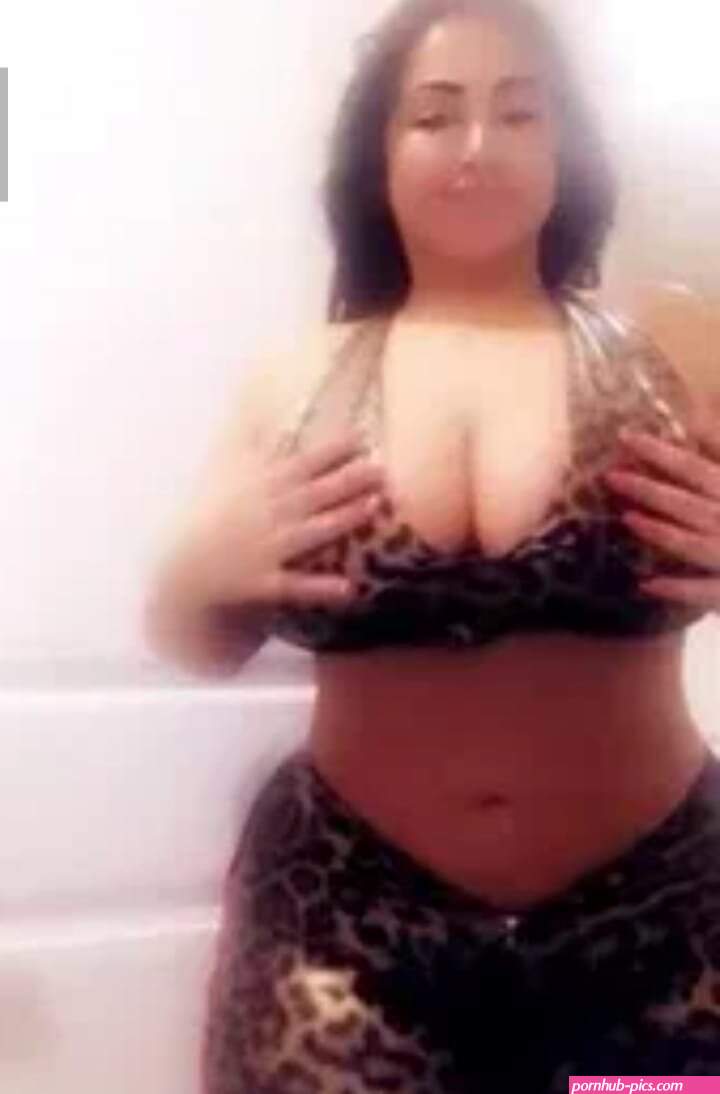 Treasure South African escort in Kuwait