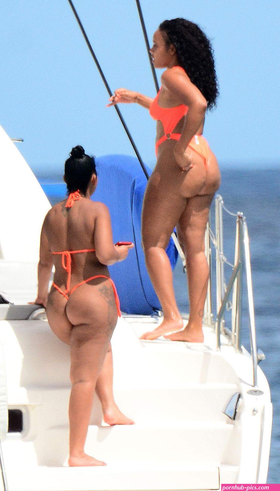 Angela Simmons Ass Slip And Bikini Yacht Photos