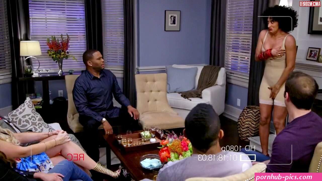 Naked Tracee Ellis Ross in Black-ish ANCENSORED