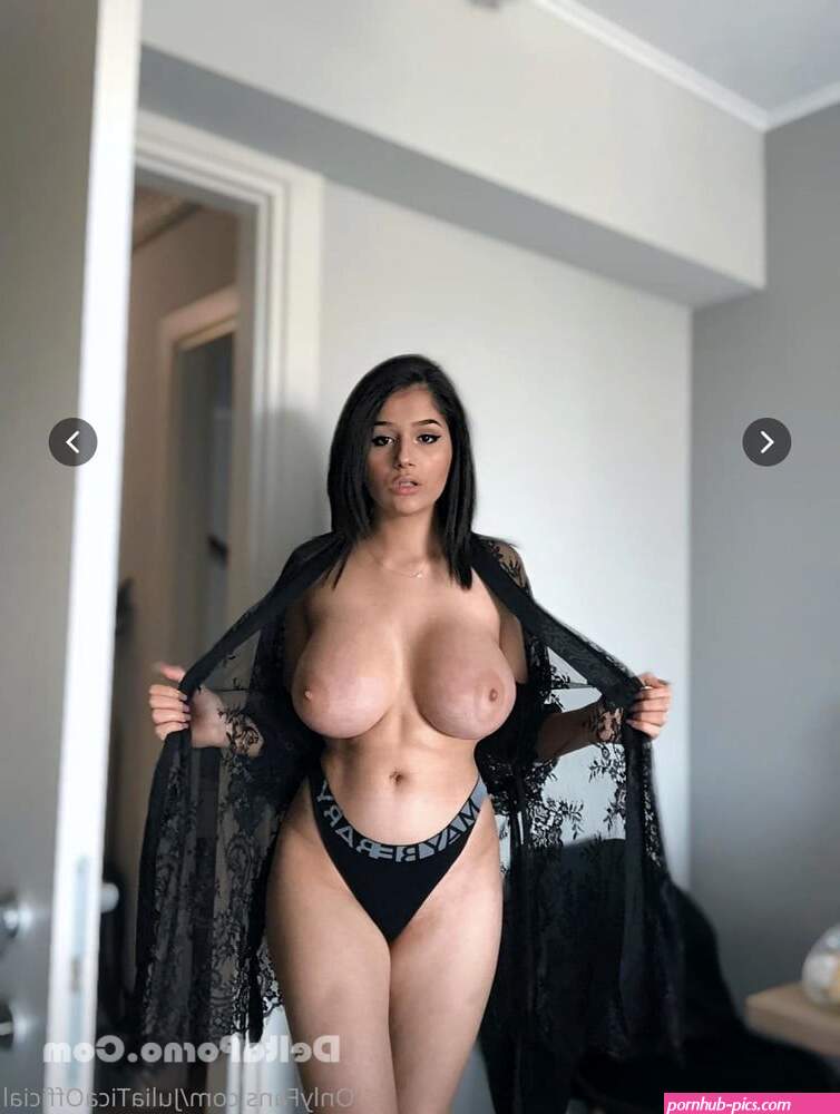 Julia Tica Nude 22