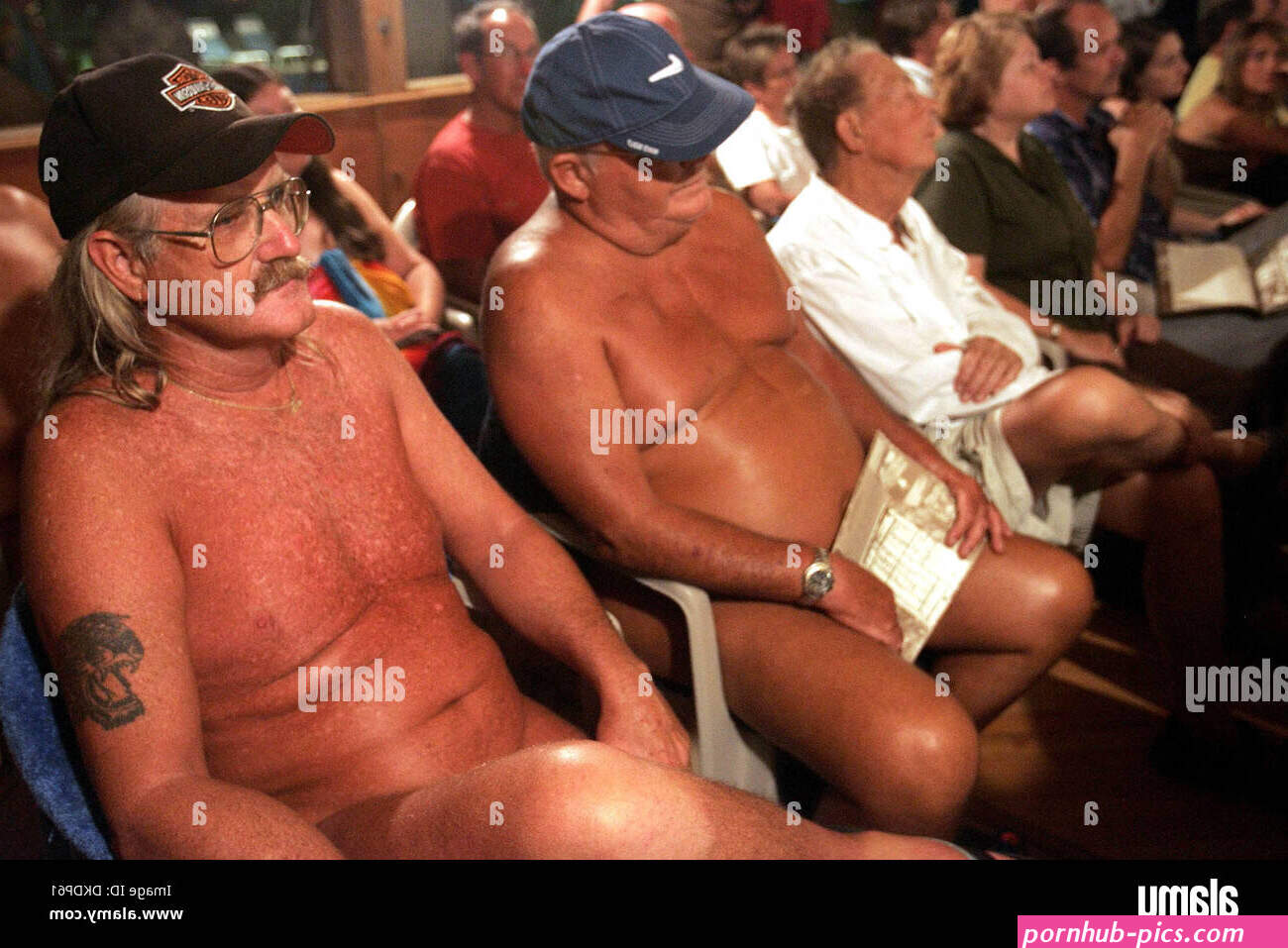 Naturist family -Fotos und -Bildmaterial in hoher Auflsung
