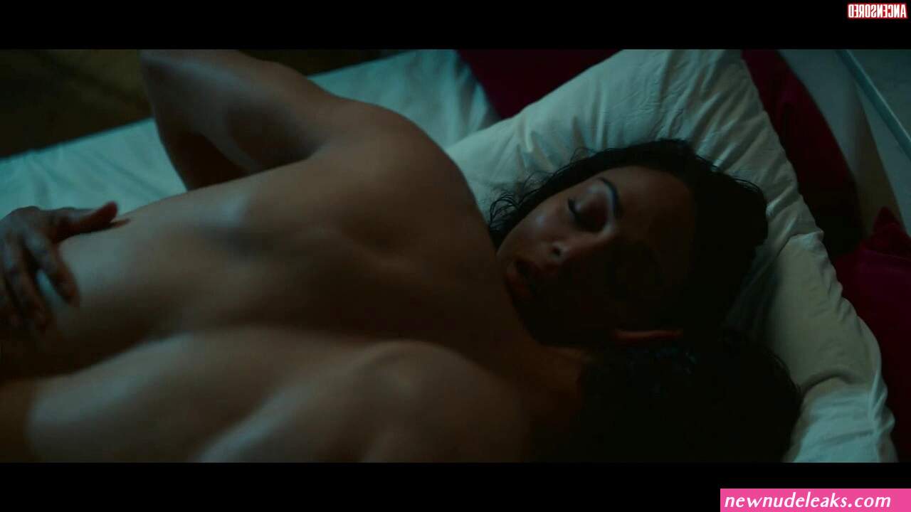 Zoe Saldana Nude