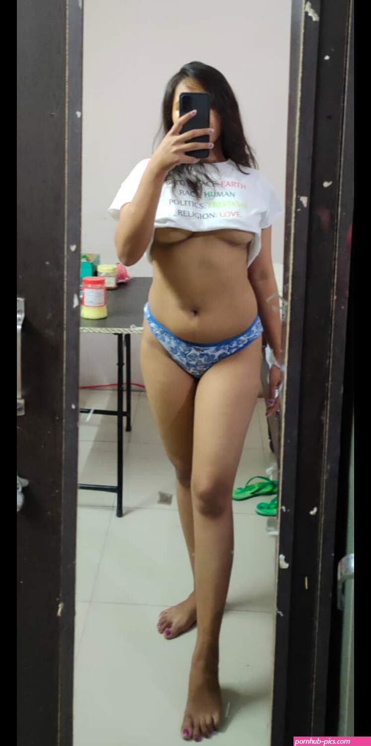 Indian girl nude selfies 2023
