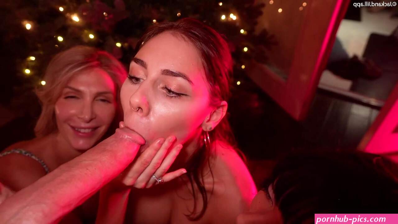 My first Time Eating Pussy! 4some 3 Person Blowjob W Mayasings JackJill and Sofiaswetdreams