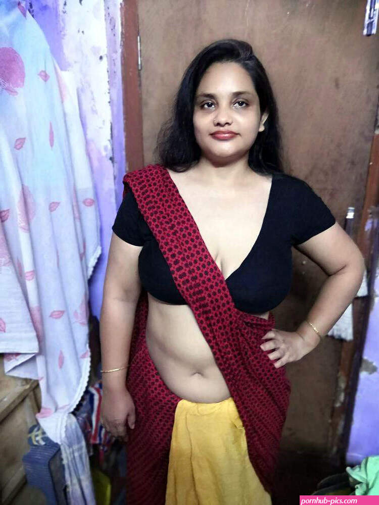 Indian Chubby Mature Wife Saree Pics