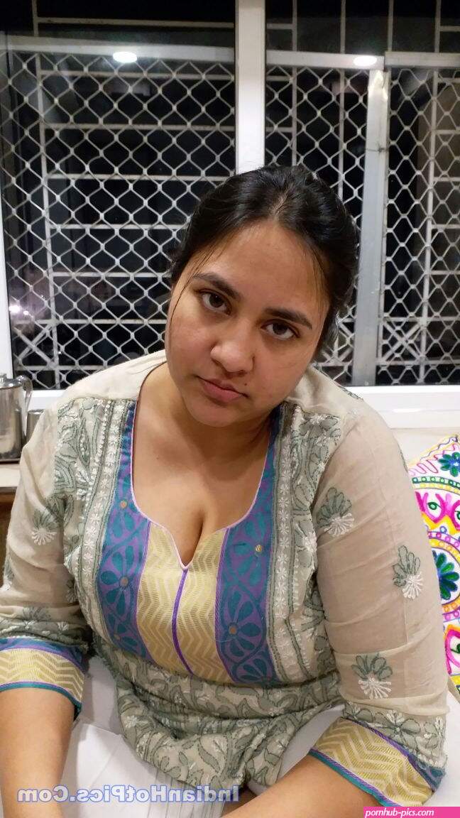 Chubby Desi Aunty Nude Leaked Photos Collection