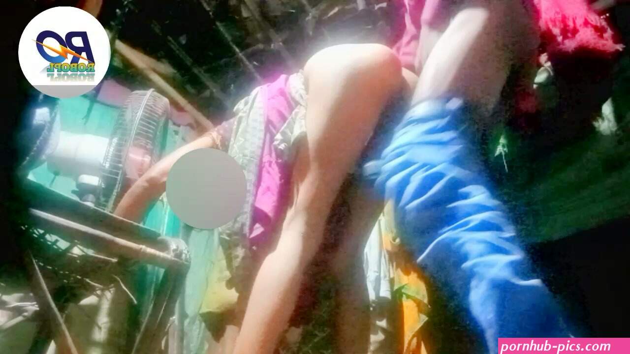 Desi Indian mom and son sex chudai moka par thoka ROBOPL