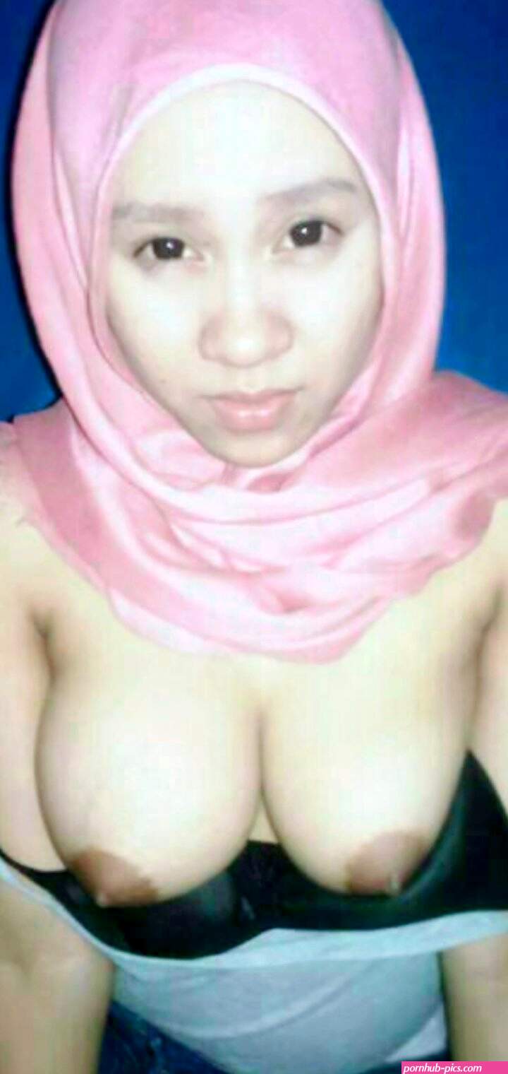 Tudung bugil