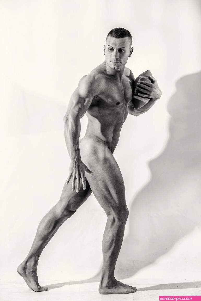 Naked man running. Exercise on male nude. Photography by Stefano Mercurius