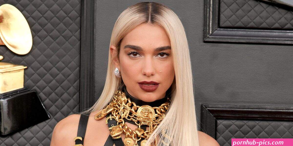 Dua Lipa just posed totally naked from her bathtub on Instagram