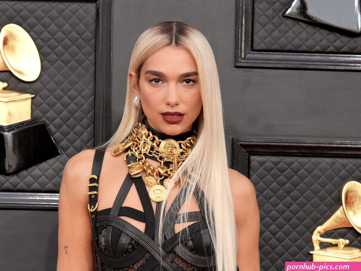 Dua Lipa just posed totally naked from her bathtub on Instagram