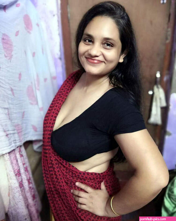 Indian Chubby Mature Wife Saree Pics
