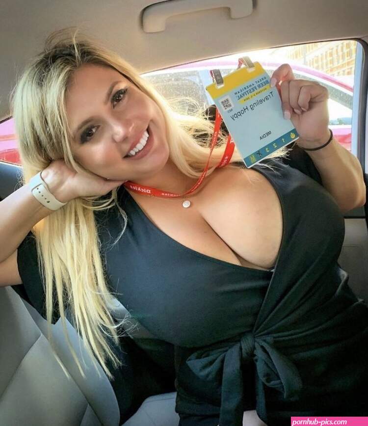 Travellinghoppy nude