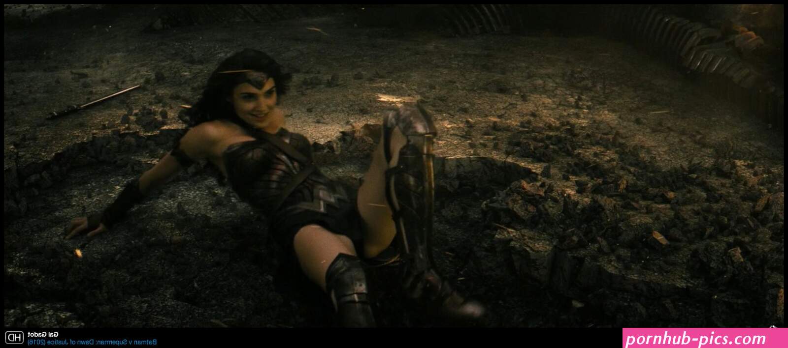 Gal Gadot Nuda 30 anni in Batman v Superman: Dawn of Justice ANCENSORED